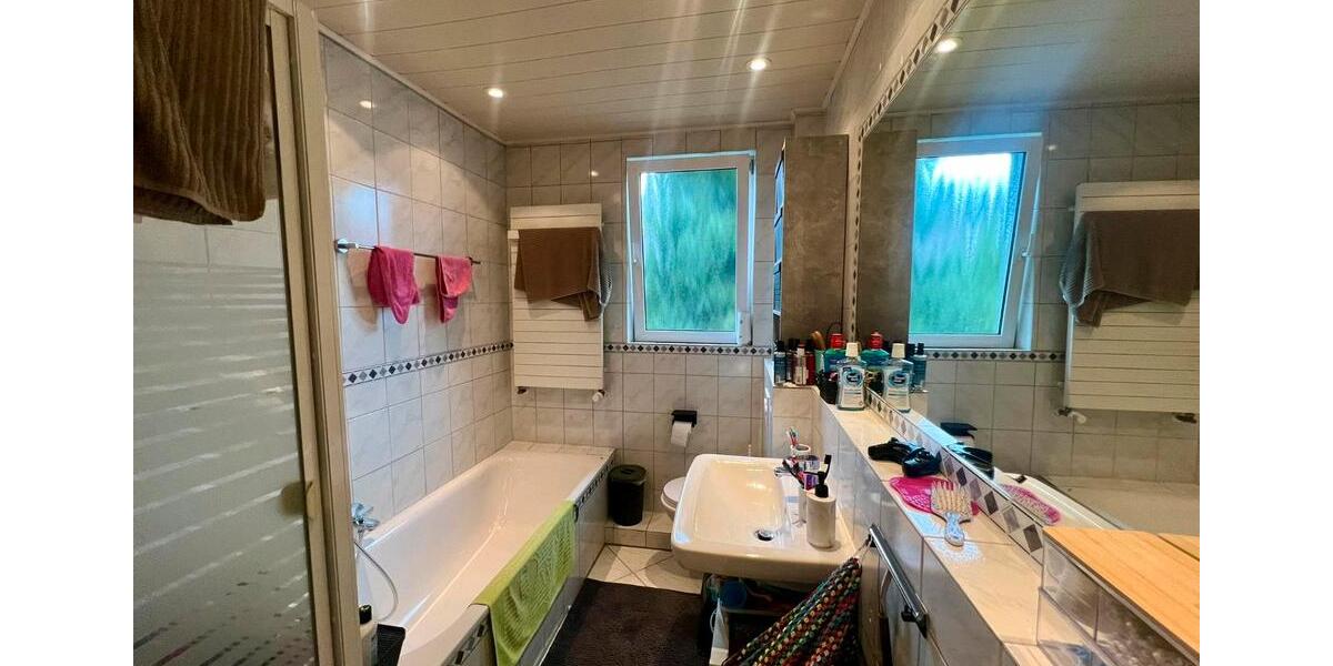 Etagenwohnung Detmold - 4 Zimmer, 129 m&sup2;, 1.150&euro; | Angebot:26386958