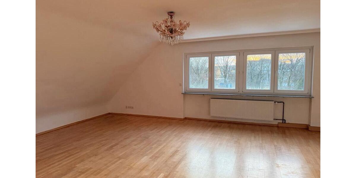 Dachgeschoßwohnung Püttlingen - 3 Zimmer, 100 m&sup2;, 750&euro; | Angebot:24839786