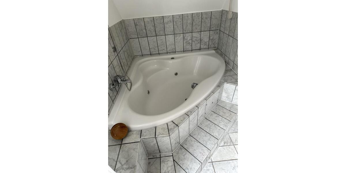 140m² große 1.OG Wohnung in Gohfeld inkl. Küche, Garage, Kamin 3 zimmer