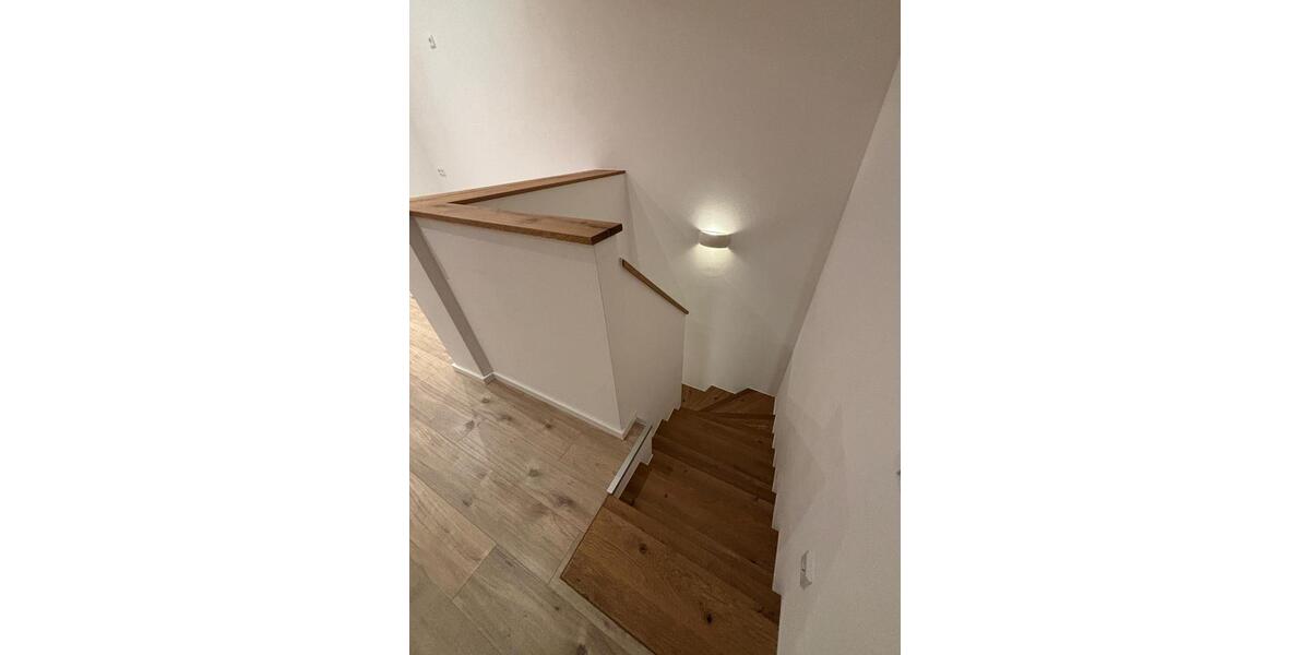 Maisonettenwohnung Barbing - 5.5 Zimmer, 150 m&sup2;, 2.100&euro; | Angebot:24327338