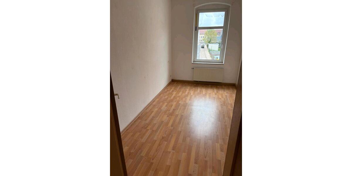 Etagenwohnung Werdau - 4 Zimmer, 92 m&sup2;, 500&euro; | Angebot:26529823