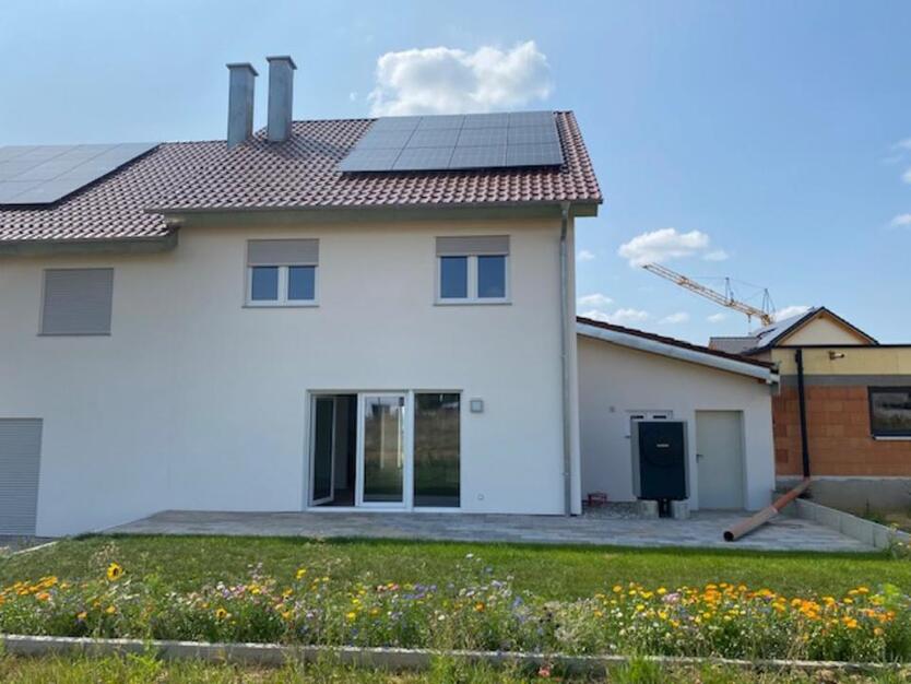 Erstbezug - moderne DH Hälfte mit PV Anlage, Wallbox, Wärmepumpe