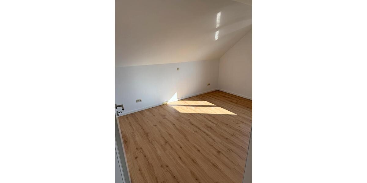 Dachgeschoßwohnung Burglengenfeld - 3 Zimmer, 96 m&sup2;, 950&euro; | Angebot:25282310