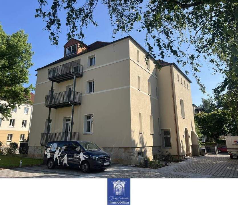 Liebevoll und modern sanierte Wohnung im Erstbezug! Erker, Fußbodenheizung, Parkett! 3 zimmer