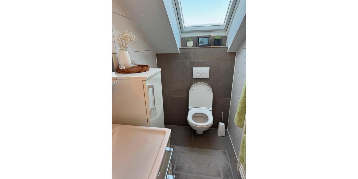 Dachgeschoßwohnung Bad Arolsen - 5 Zimmer, 105 m&sup2;, 870&euro; | Angebot:25947893