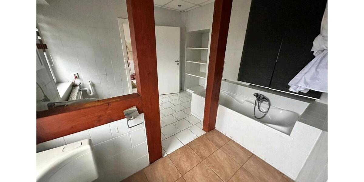 Etagenwohnung Genthin - 5 Zimmer, 170 m&sup2;, 850&euro; | Angebot:24982554