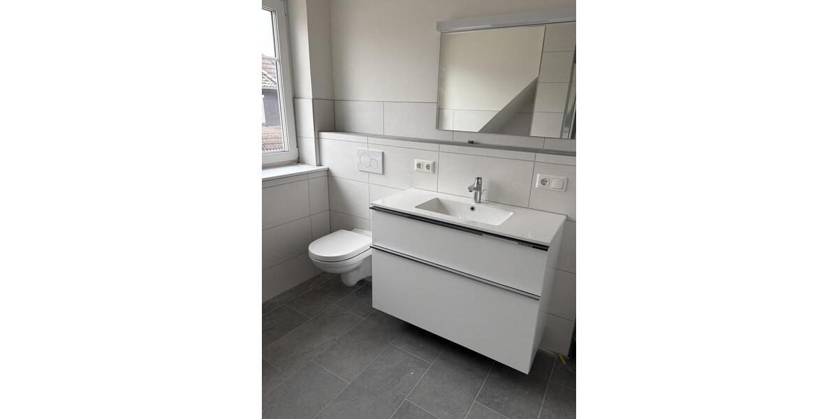 Dachgeschoßwohnung Brackel - 4 Zimmer, 95 m&sup2;, 1.470&euro; | Angebot:23766383