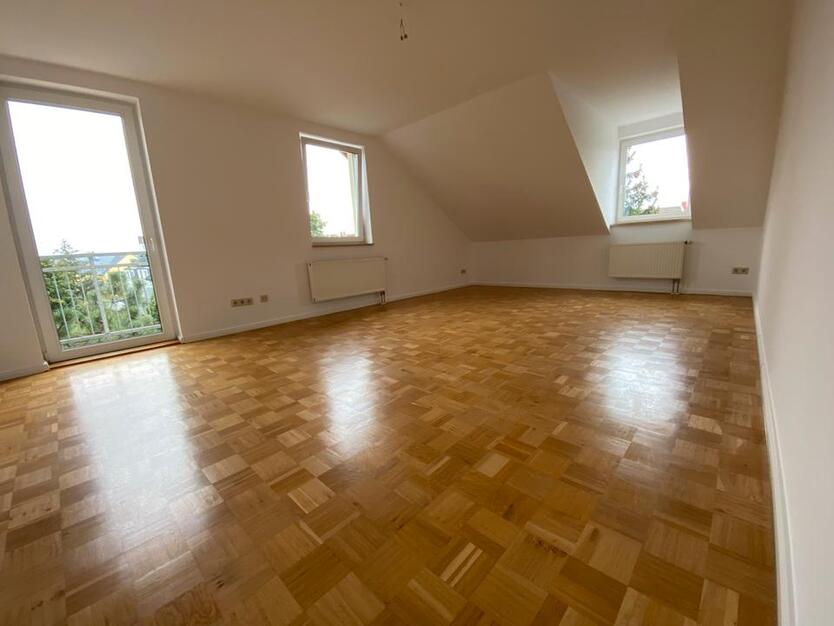 2 Zimmerwohnung 3. OG, Aufzug, TG-Stellplatz, Balkon zimmer