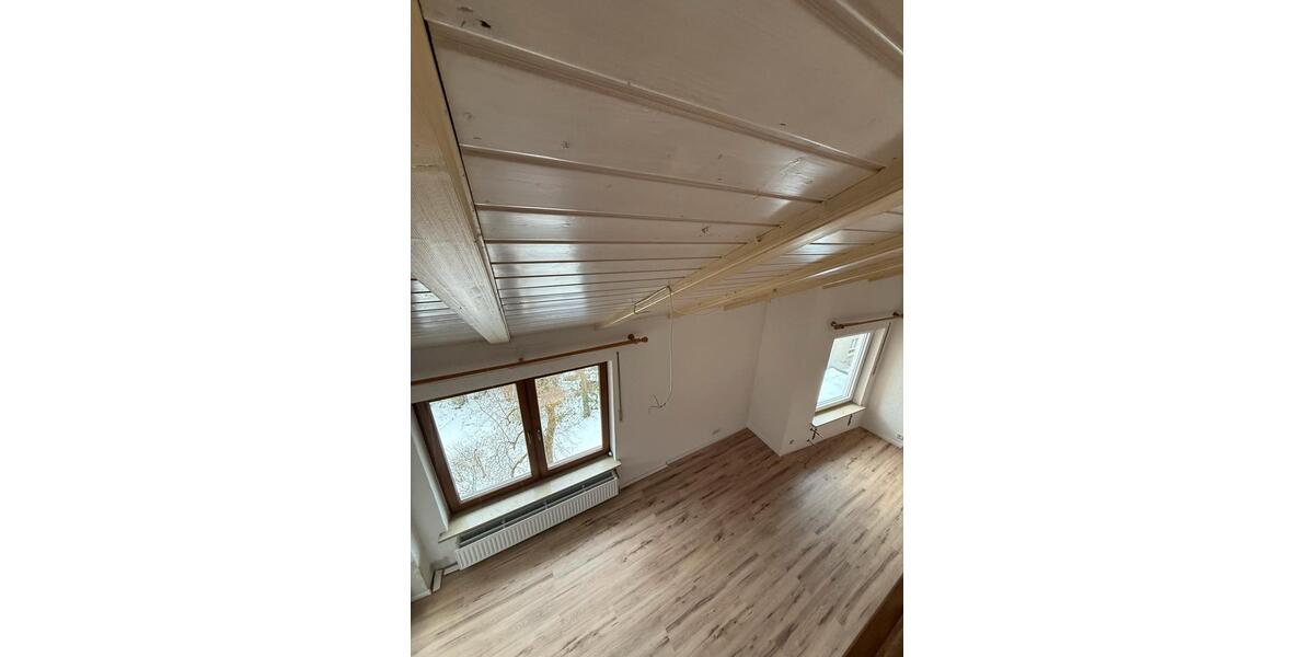 Dachgeschoßwohnung Neustadt bei Coburg - 4 Zimmer, 135 m&sup2;, 950&euro; | Angebot:24745766