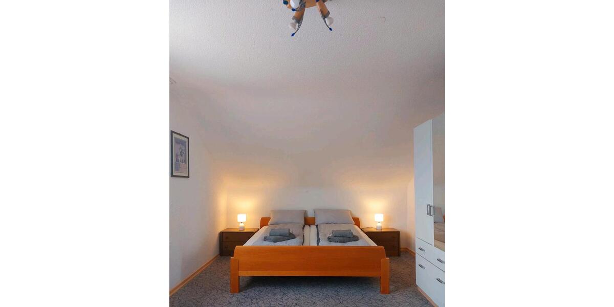 Dachgeschoßwohnung Singen (Hohentwiel) - 3 Zimmer, 80 m&sup2;, 100&euro; | Angebot:26615331