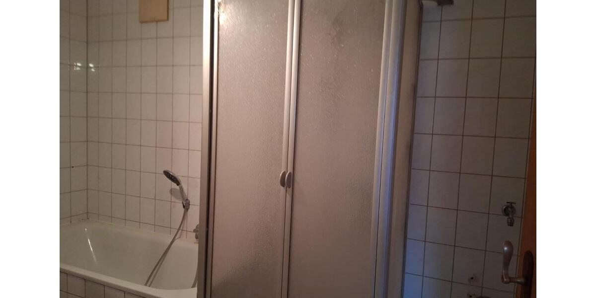 Schöne 4 Zimmer DG-Wohnung zur Miete zimmer
