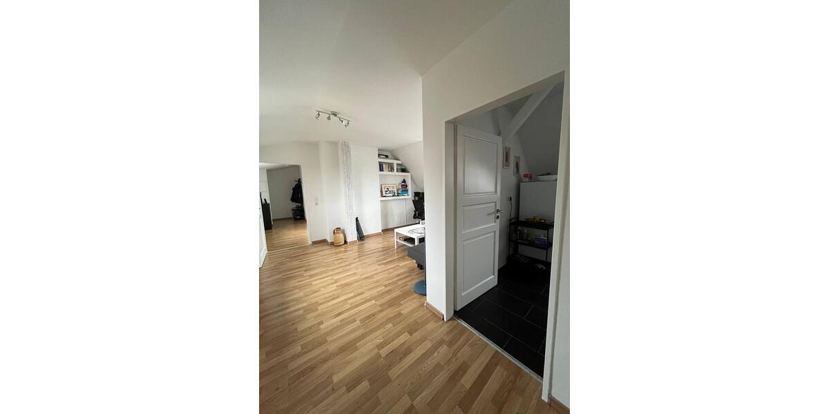 Dachgeschoßwohnung Wiesbaden Biebrich - 2 Zimmer, 60 m&sup2;, 850&euro; | Angebot:25971717