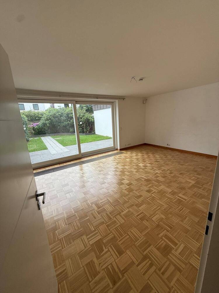 Tolles 4,5 Zimmer Reihenhaus nahe der INTERNATIONALEN SCHULE !