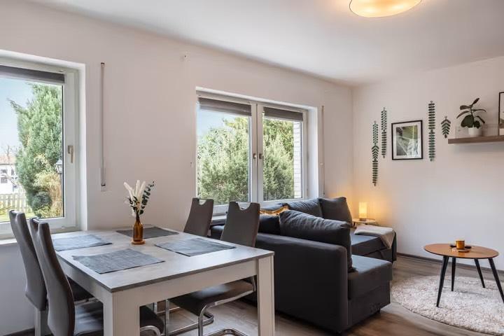 Vollmöblierte 2-Zimmer-Erdgeschosswohnung mit Terrasse & Garten zimmer