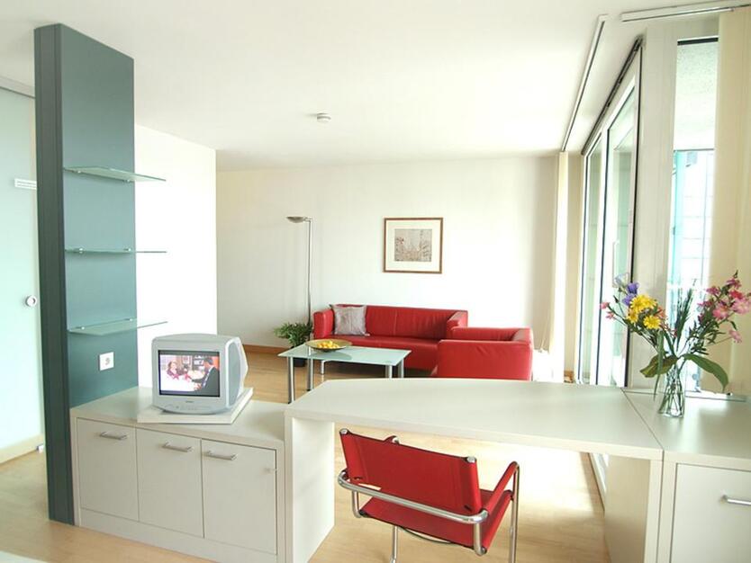 Frankfurt-Mitte - Schick möbliertes Single-Apartment mit Balkon zimmer
