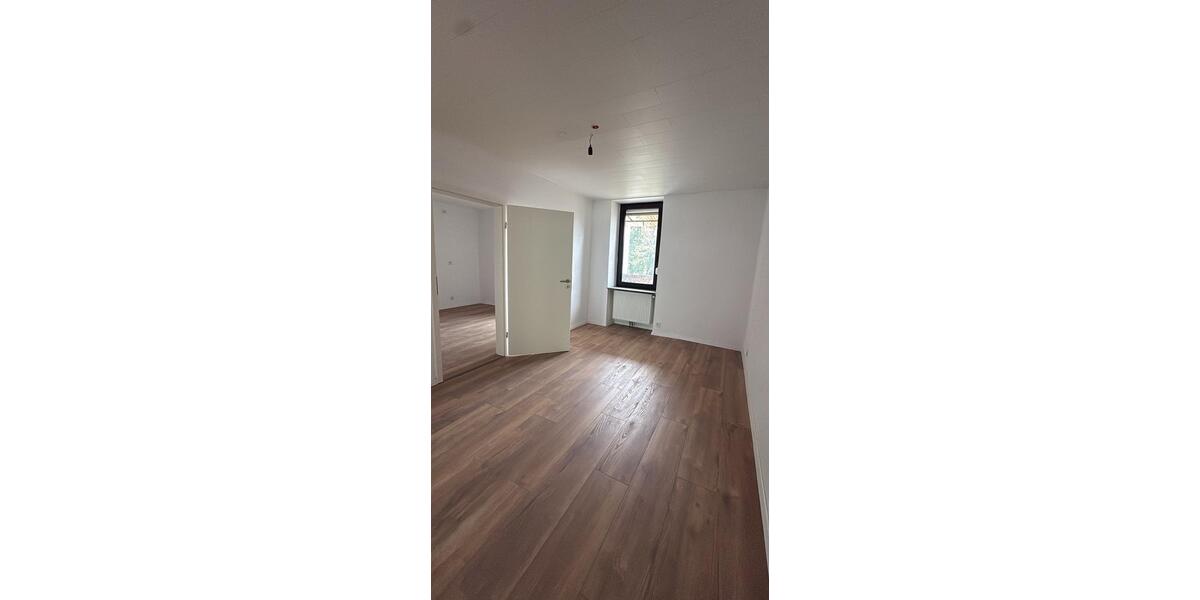 Erdgeschoßwohnung Neunkirchen Heinitz - 4 Zimmer, 96 m&sup2;, 850&euro; | Angebot:25103294