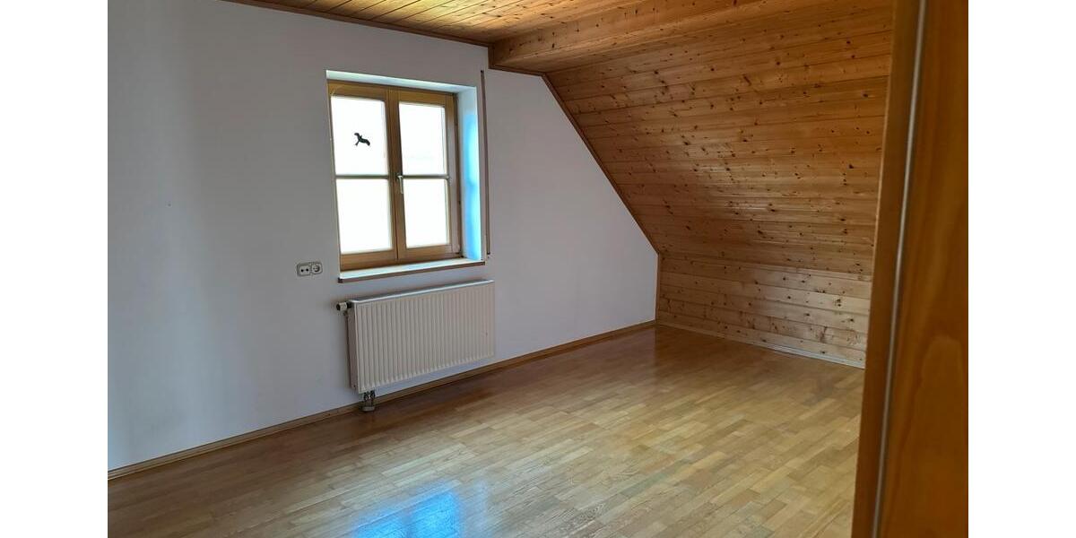 Dachgeschoßwohnung Geiselwind - 3 Zimmer, 80 m&sup2;, 550&euro; | Angebot:25852688