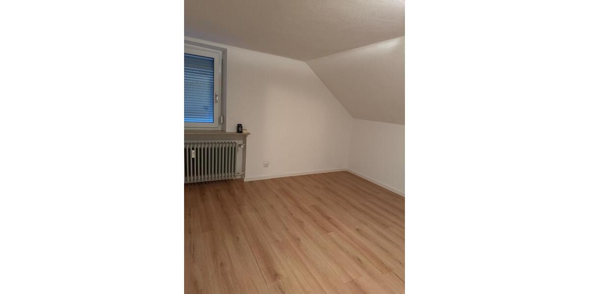 Frisch modernisierte 3-Zimmer-Dachgeschosswohnung 3 zimmer