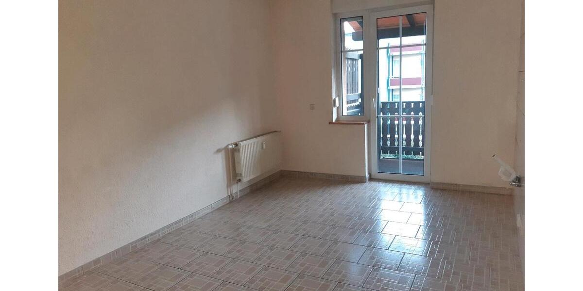Etagenwohnung Weißwasser (Oberlausitz) - 2 Zimmer, 68 m&sup2;, 375&euro; | Angebot:25810297