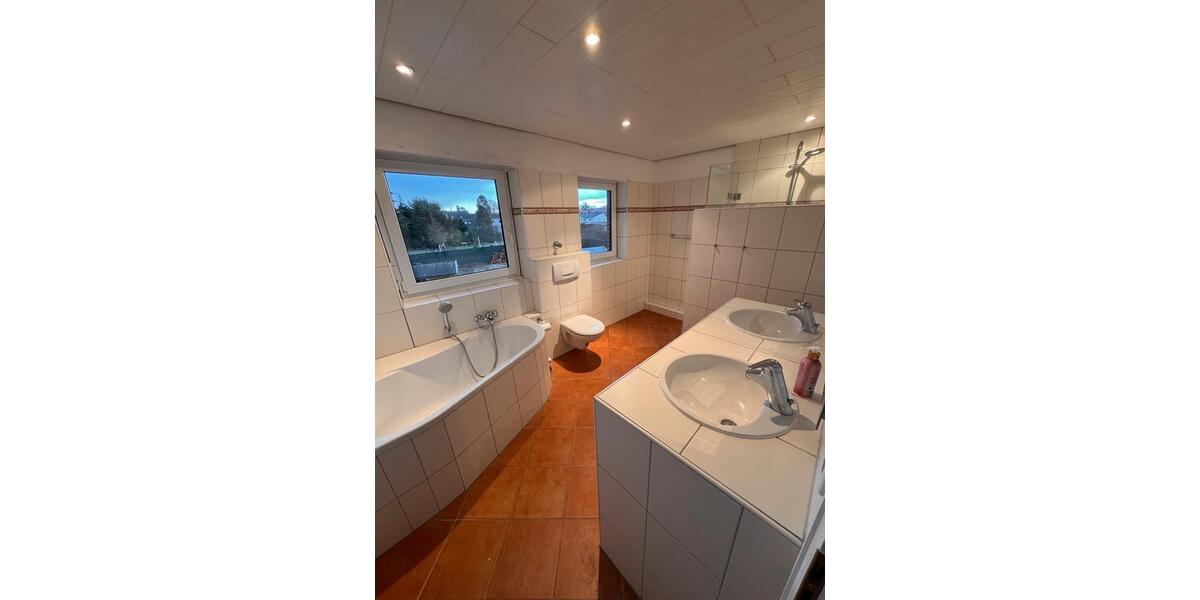 Doppelhaushälfte Grevenbroich - 5 Zimmer, 137 m&sup2;, 1.960&euro; | Angebot:25172572