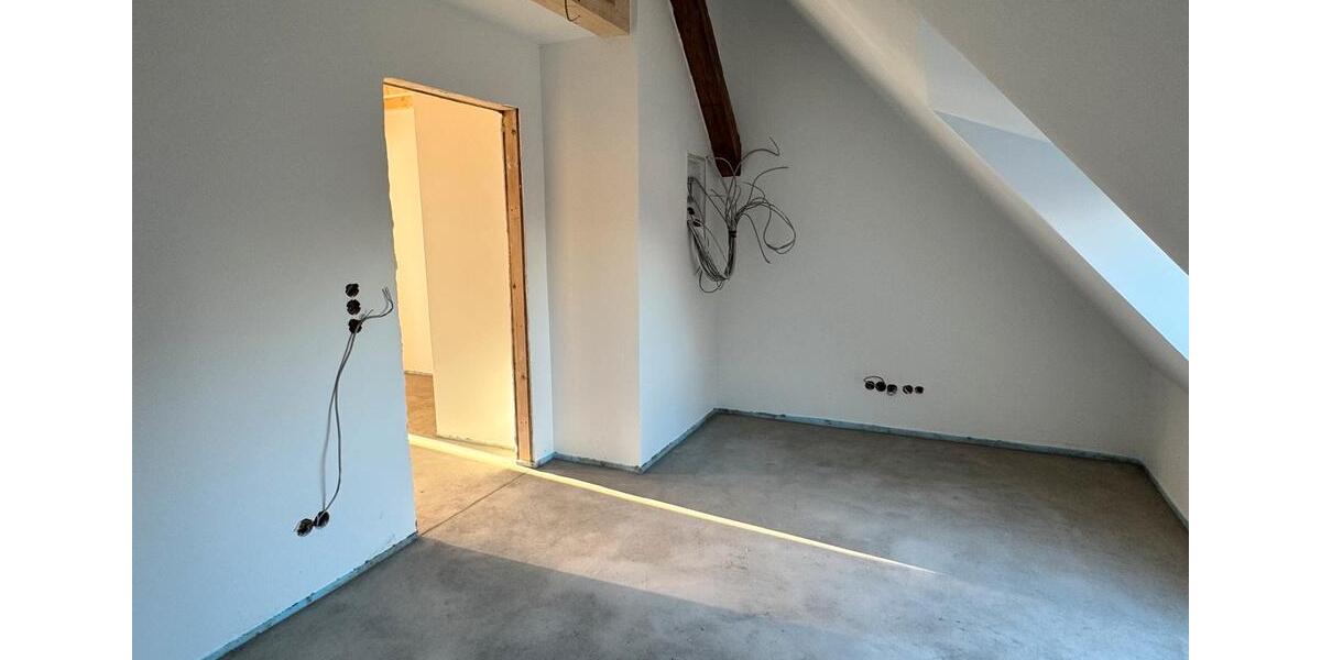 Dachgeschoßwohnung Tating - 4 Zimmer, 105 m&sup2;, 1.550&euro; | Angebot:26663493