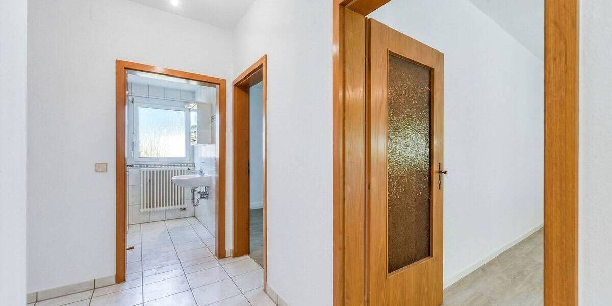 Etagenwohnung Stuttgart Zuffenhausen - 3 Zimmer, 77 m&sup2;, 1.100&euro; | Angebot:26512963