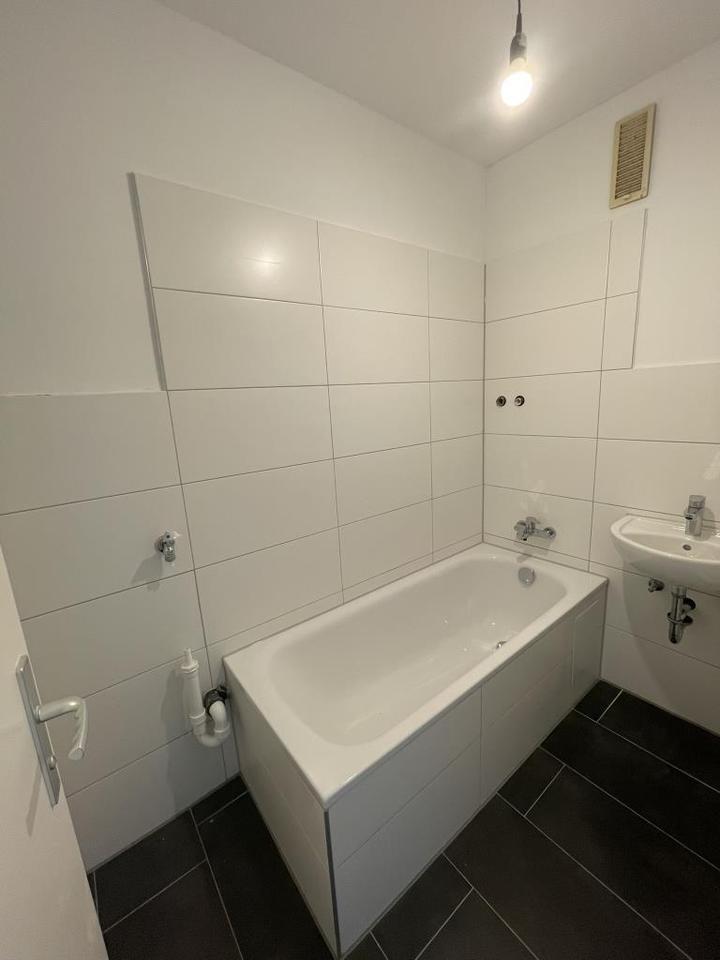 **FRISCH RENOVIERTE 3-ZIMMERWOHNUNG MIT BALKON** zimmer
