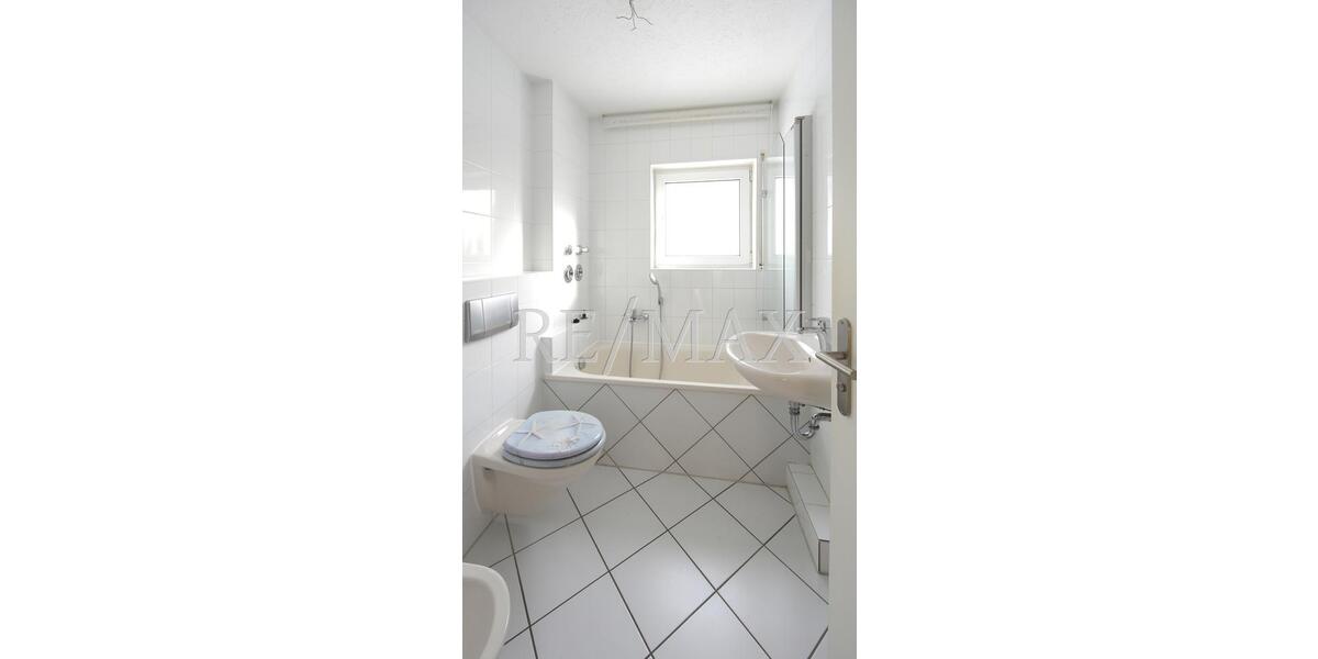 In schöner Idsteiner Lage: Helle 3-Zimmer-Wohnung mit Balkon, Terrasse und Parkmöglichkeit 3 zimmer