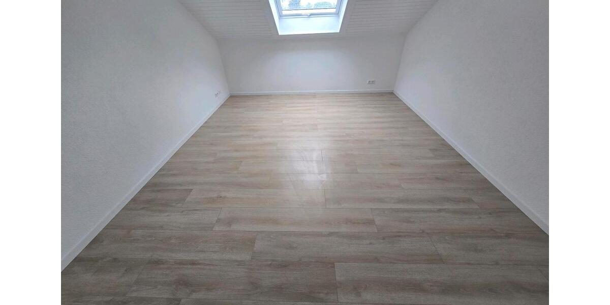 Dachgeschoßwohnung Essingen - 3 Zimmer, 115 m&sup2;, 1.190&euro; | Angebot:26475185