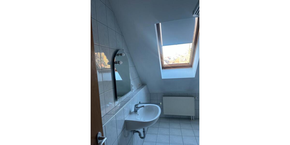 Dachgeschoßwohnung Kürnach - 1 Zimmer, 42 m&sup2;, 680&euro; | Angebot:24854242