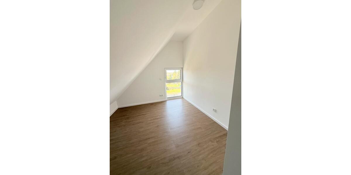 Dachgeschoßwohnung Jülich - 4 Zimmer, 100 m&sup2;, 1.350&euro; | Angebot:26300561