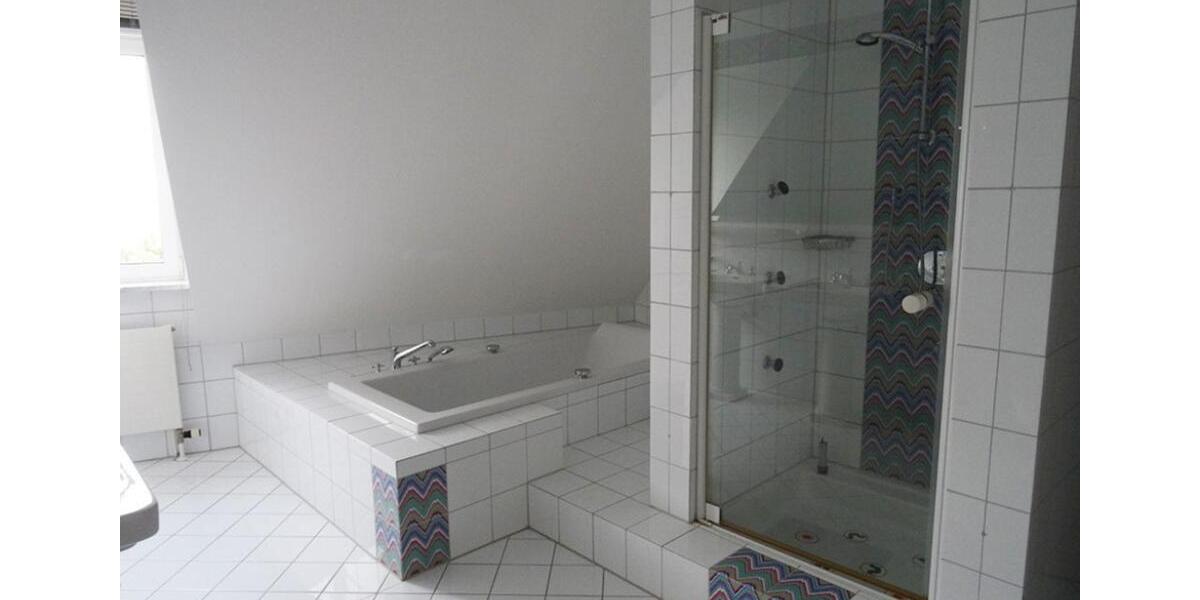 Maisonettenwohnung Neuhaus am Rennweg - 6.5 Zimmer, 270 m&sup2;, 1.198&euro; | Angebot:25842506