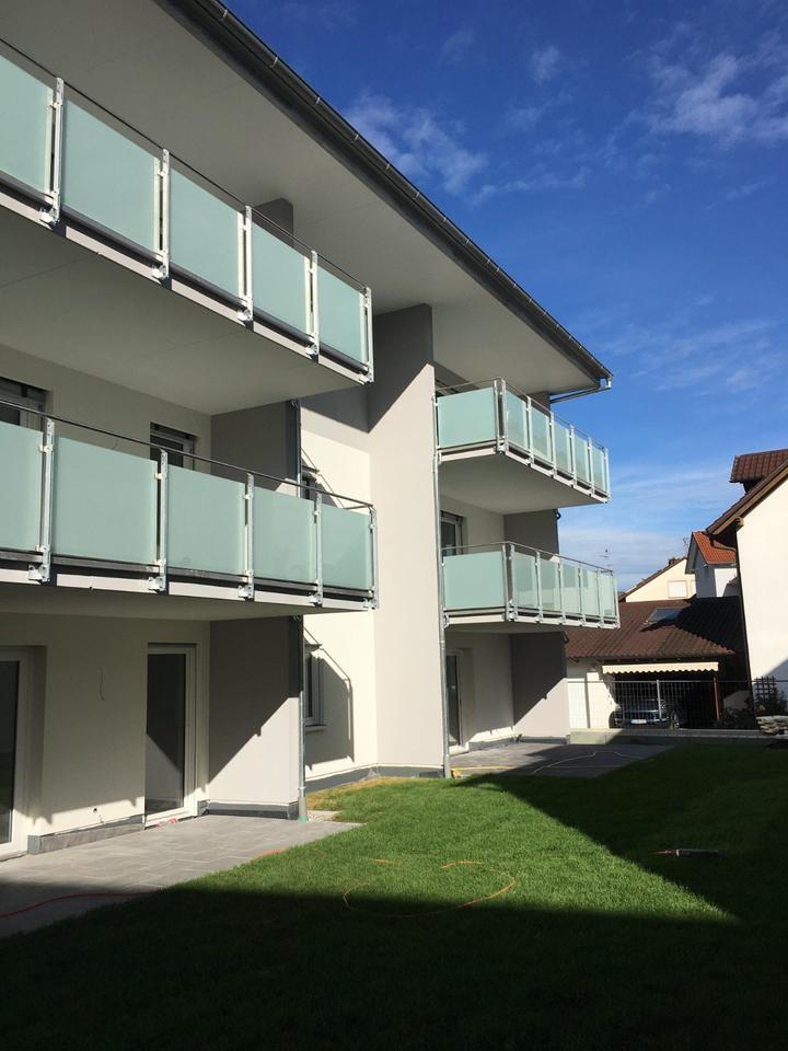 3-Zi. DG-Wohnung mit Küche, Balkon & 2xTG in Brochenzell