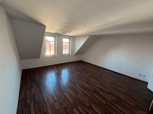 Dachgeschoßwohnung Strehla - 2 Zimmer, 50 m&sup2;, 300&euro; | Angebot:26553832