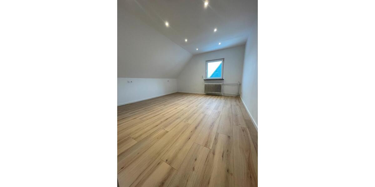 Etagenwohnung Wipperfürth - 4 Zimmer, 120 m&sup2;, 1.400&euro; | Angebot:25056188