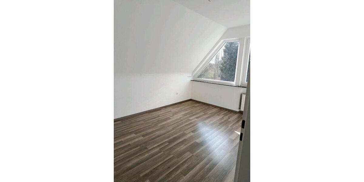 Dachgeschoßwohnung Langwedel - 4 Zimmer, 95 m&sup2;, 950&euro; | Angebot:25981006