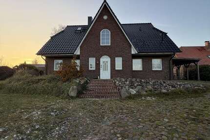 Haus zum Mieten in Kröslin 1.990 € 220 m² 6.5 zimmer