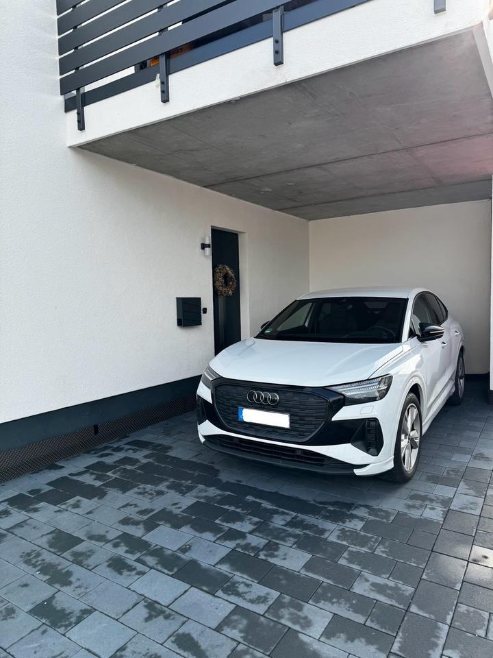 Neuw. 3ZKBTG EG-Neubau Wohnung, Küche, Garten, Carport, E-Ladem.