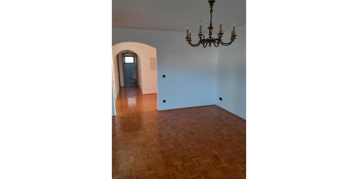 Helle 110 qm DG-Wohnung in 92660 Neustadt WN 4 zimmer
