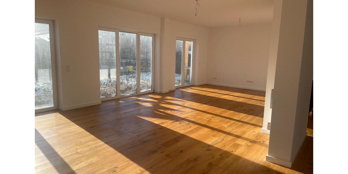 Einfamilienhaus Wetter (Hessen) - 6.5 Zimmer, 250 m&sup2;, 2.250&euro; | Angebot:24967369
