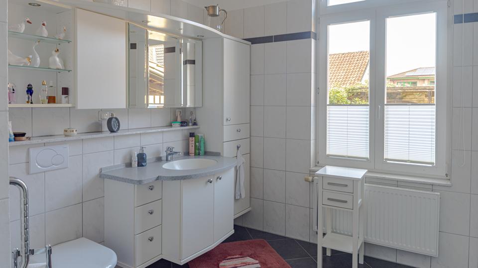 Saniertes, denkmalgeschütztes Wohnhaus mit Garten, Nebengebäuden u. Garage im Herzen von Wiefelstede 8 zimmer