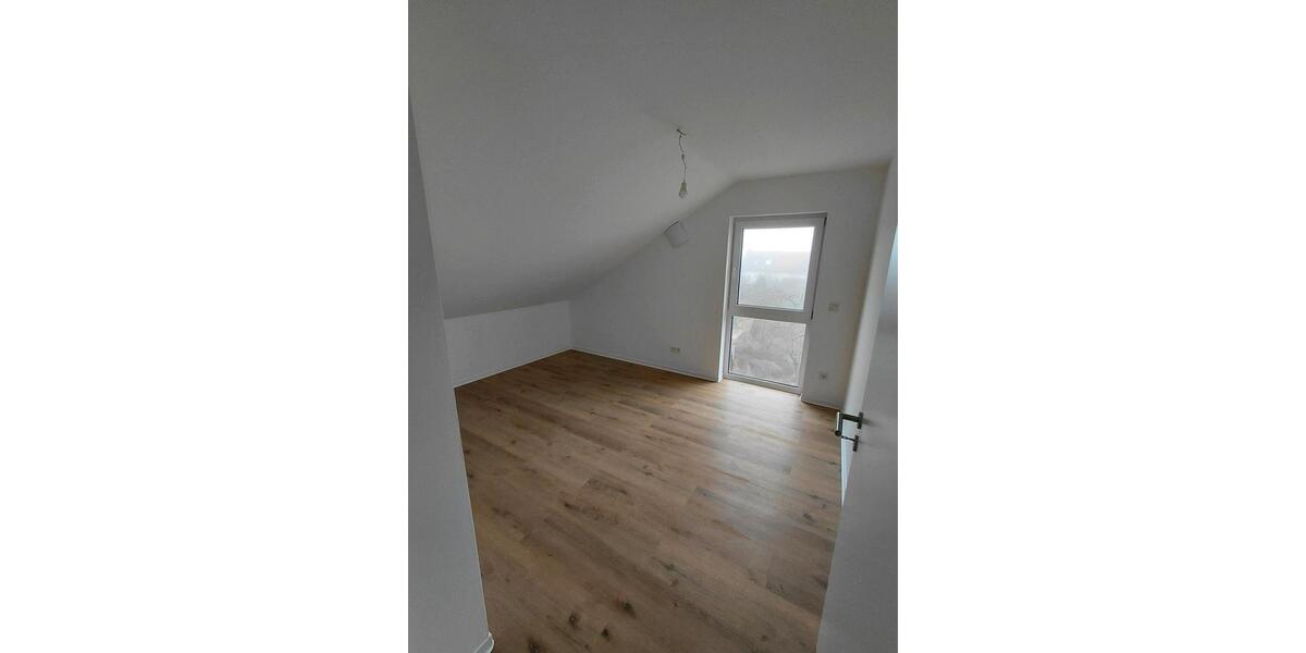 Dachgeschoßwohnung Zerf - 4 Zimmer, 95 m&sup2;, 664&euro; | Angebot:25791855