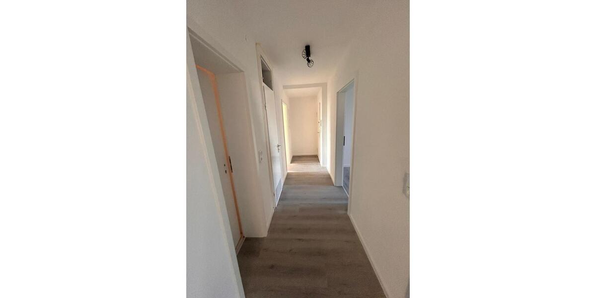 Zimmer in neu gegründeter, Renovierten 4-Zimmerwohnung frei 4 zimmer