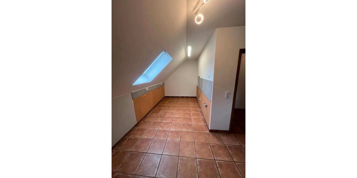 Dachgeschoßwohnung Windeck - 2 Zimmer, 72 m&sup2;, 600&euro; | Angebot:26296374