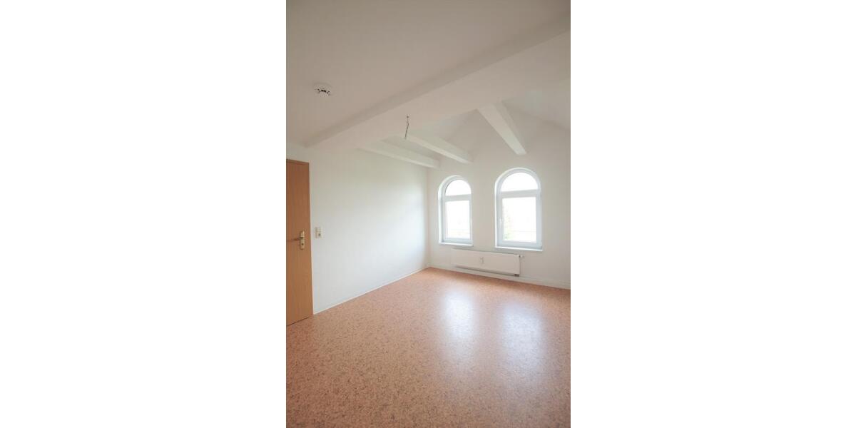 Dachgeschoßwohnung Pößneck - 2 Zimmer, 51 m&sup2;, 300&euro; | Angebot:25965215