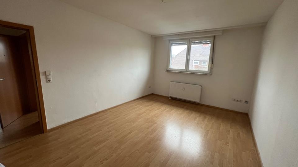 Helle 3 Zimmer Dachgeschosswohnung Ideal als Wohnung oder Office 3 zimmer