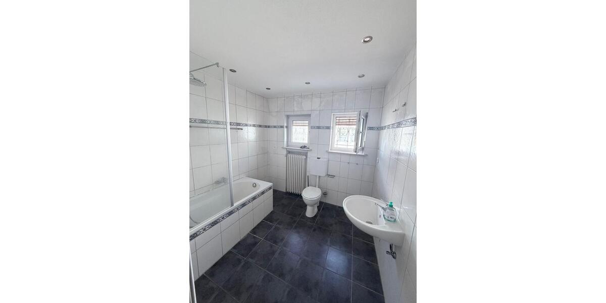 Etagenwohnung Altenstadt - 6 Zimmer, 150 m&sup2;, 1.500&euro; | Angebot:26648495