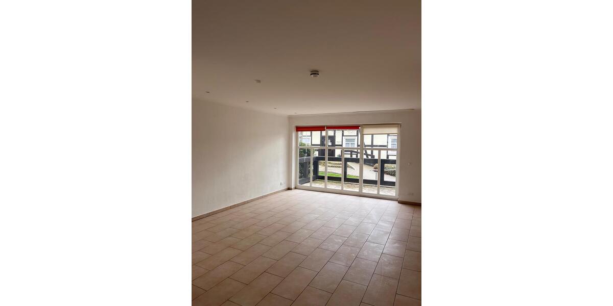 Erdgeschoss-Seniorenwohnung, barrierearm + Terrasse + PKW-Stellplatz 1 zimmer