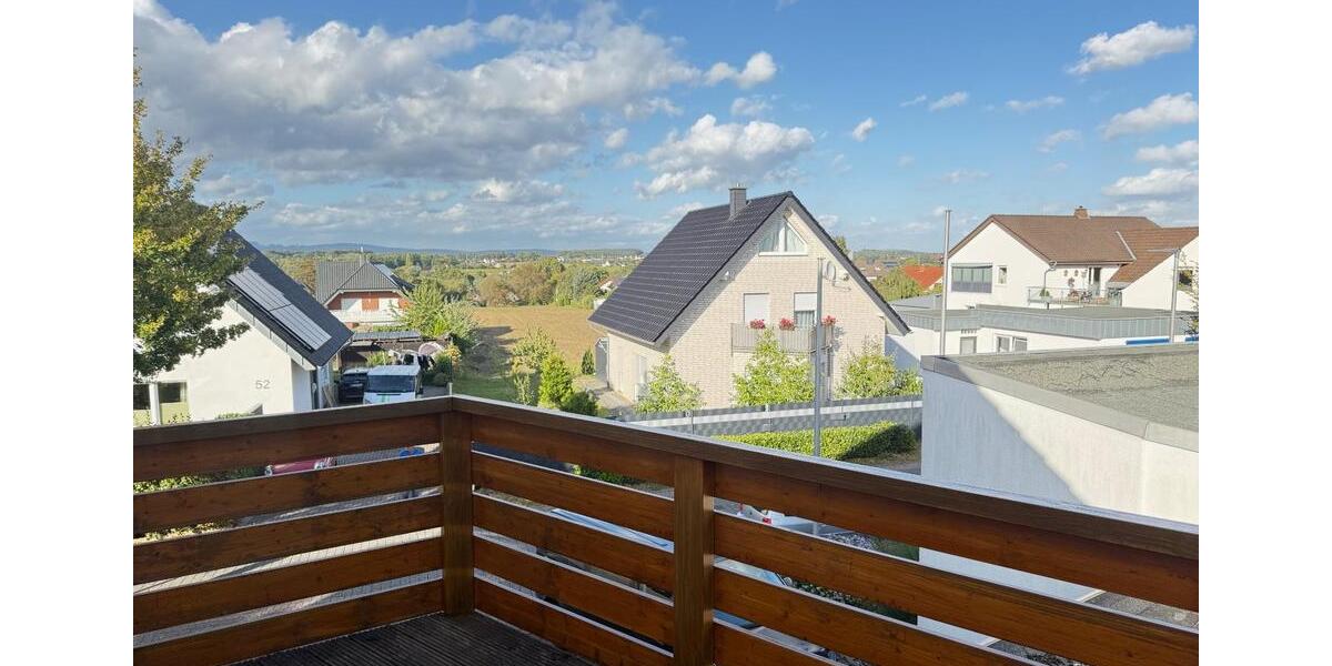 Helle, frisch renovierte Dachgeschosswohnung 5 zimmer