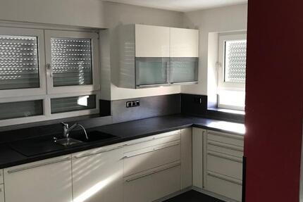 Haus Ingoldingen - 5 Zimmer, 190 m&sup2;, 1.800&euro; | Angebot:23741482